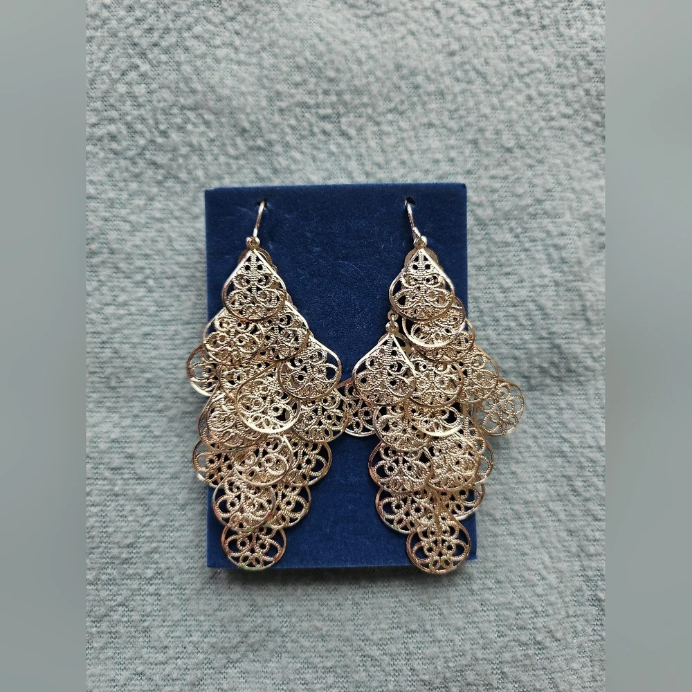 Avon Filigree Chandelier Pierced Earrings, Silvertone, NIB - Picture 3 of 11